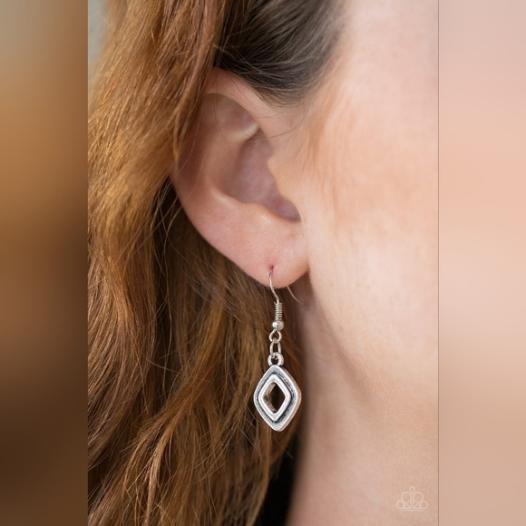 Geocentric Necklace - Picture 2 of 3